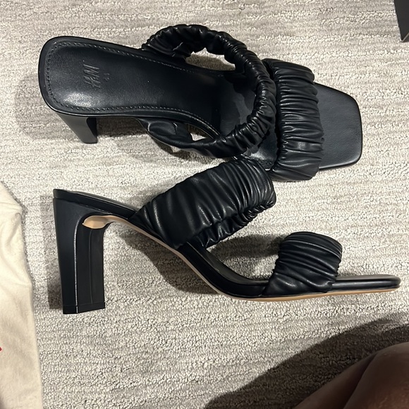 H&M black heel - Picture 2 of 3